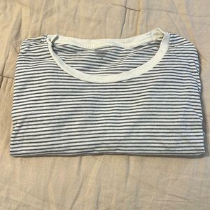 Old Navy tshirt